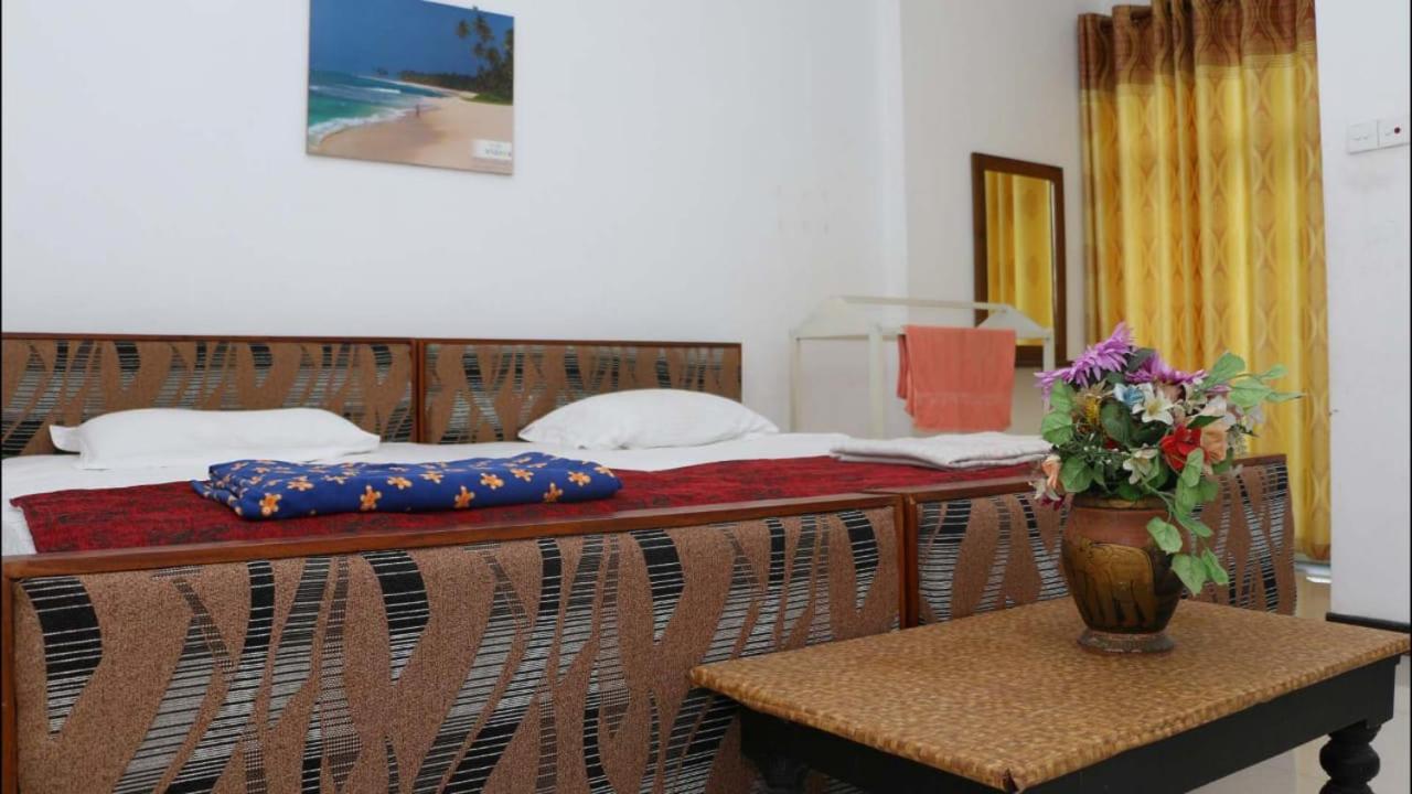 Suisse Villa Канди Екстериор снимка