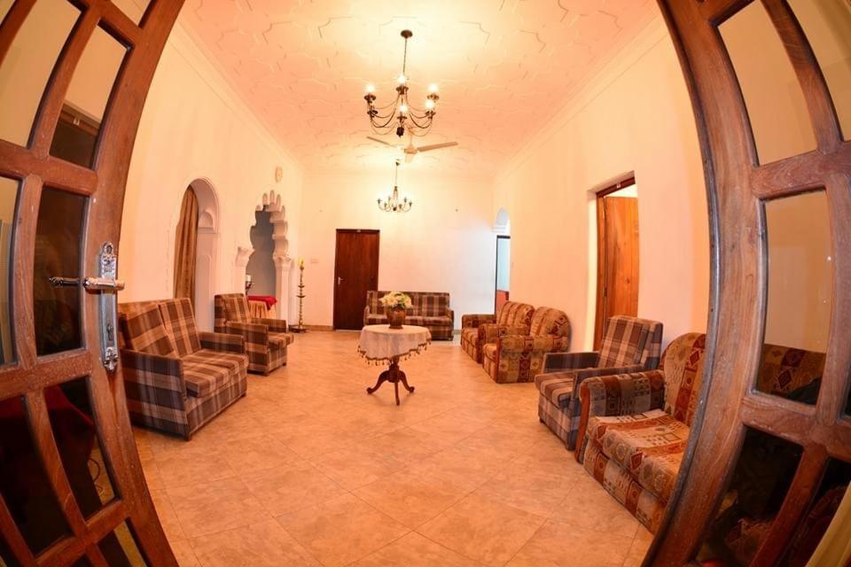 Suisse Villa Канди Екстериор снимка