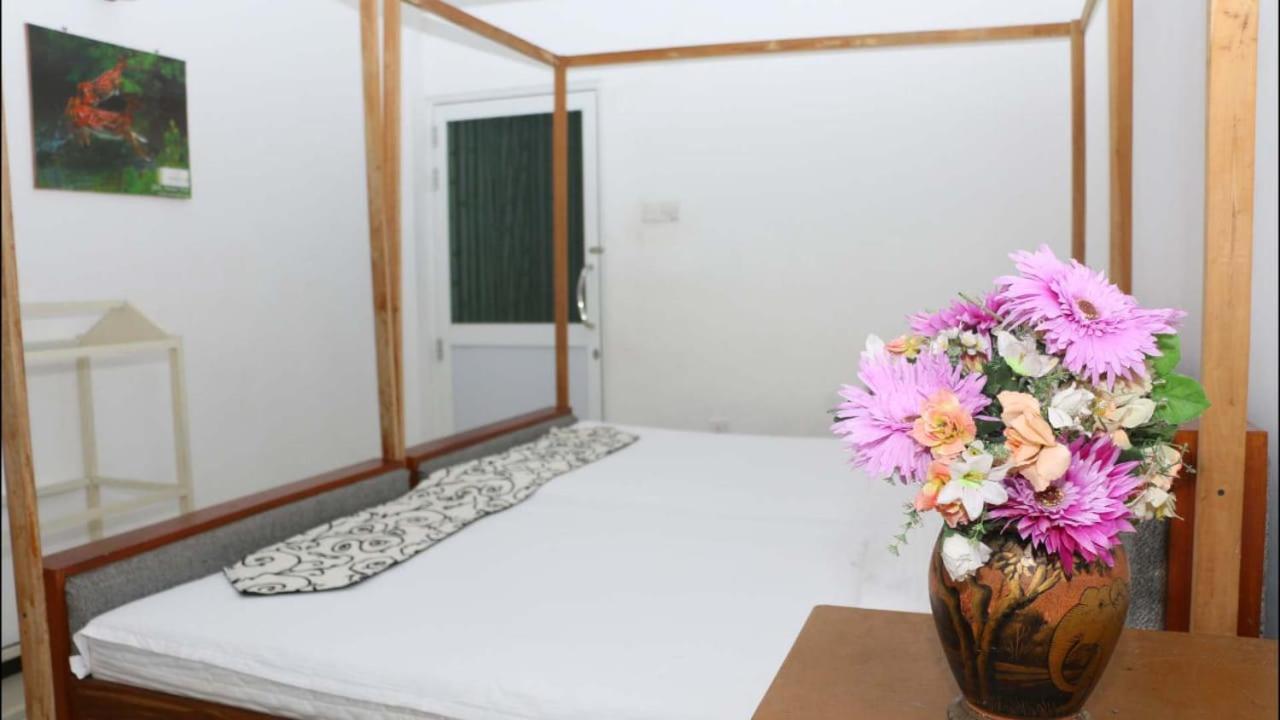 Suisse Villa Канди Екстериор снимка